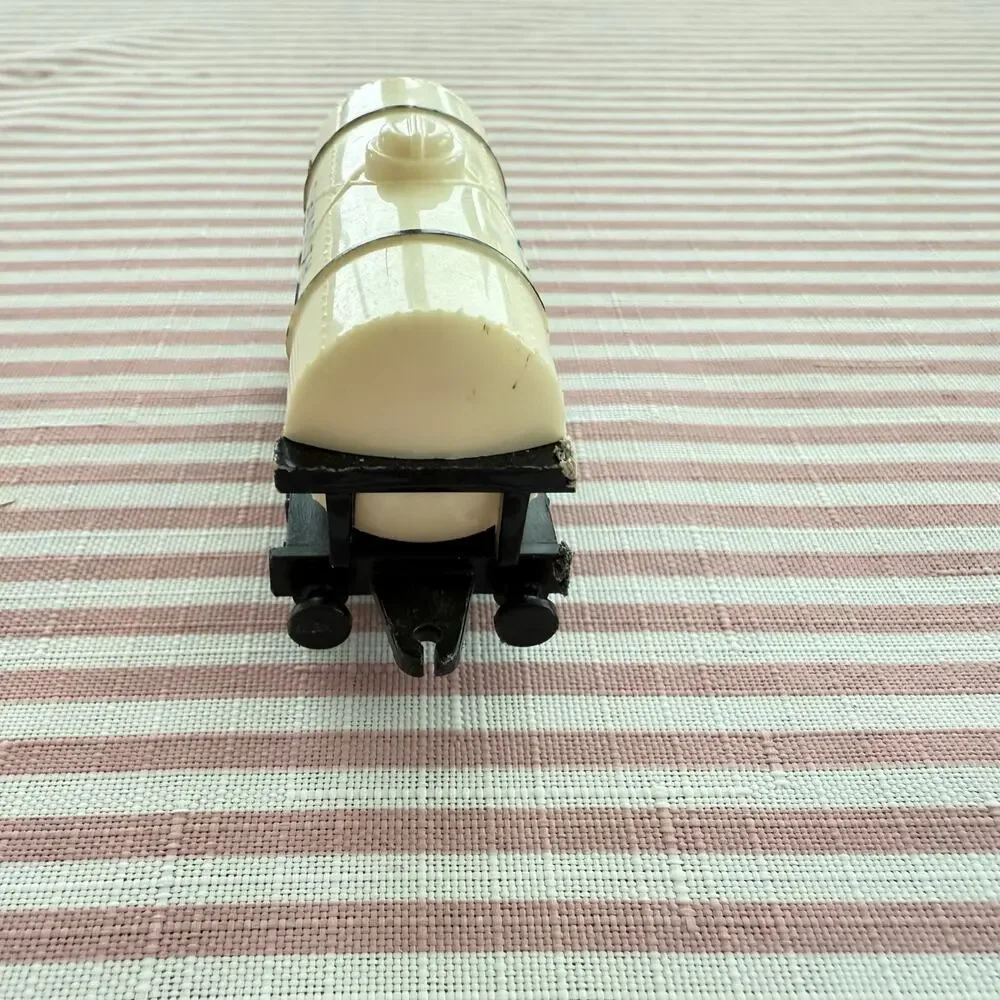 vintage 1993 ERTL Thomas & Friends Tidmouth Milk Tanker toy train Collectible